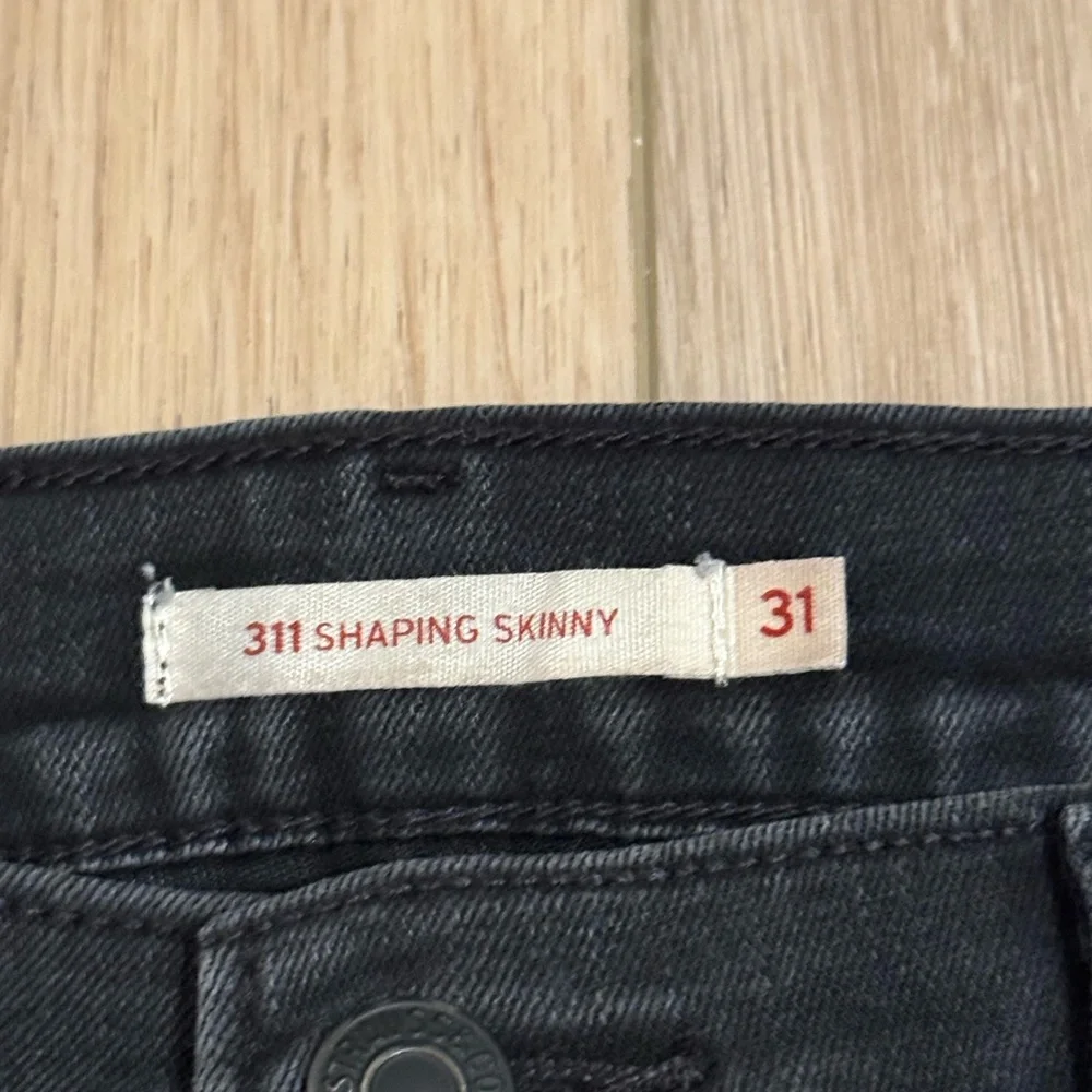 Levi’s 311 Shaping Skinny Jeans | Women’s Size 31 | Black Denim - Picture 3 of 5